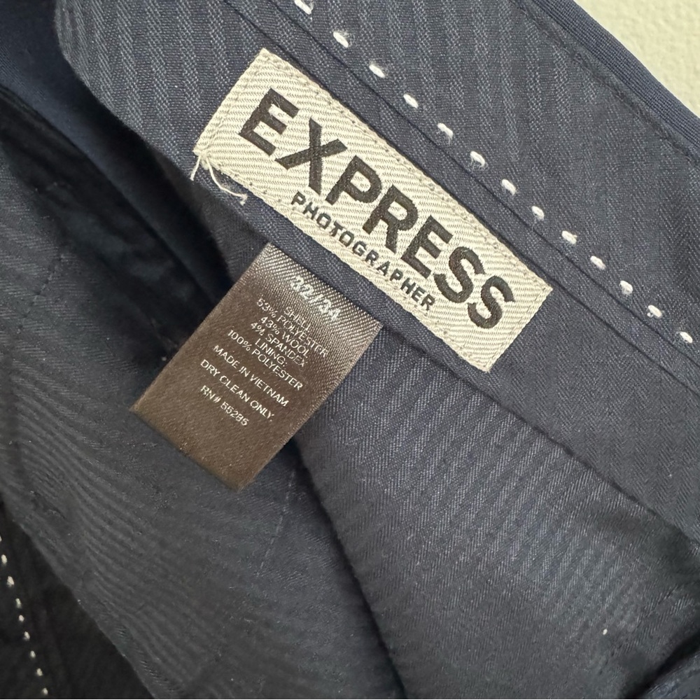 Express men’s navy 2 piece suit - Picture 7 of 8